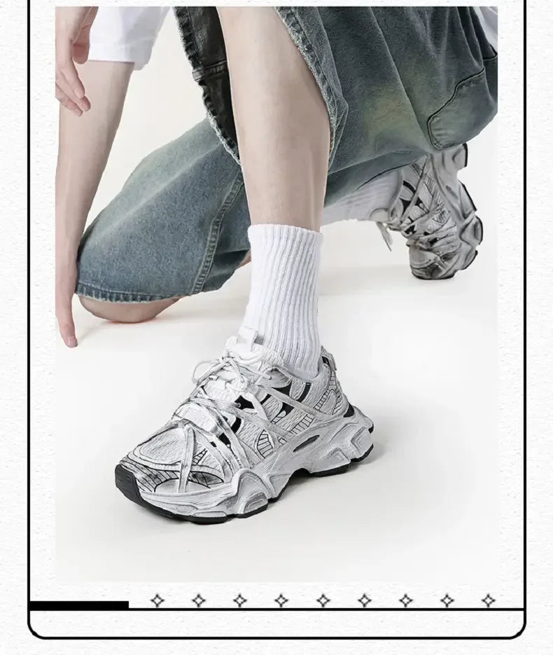 Las tablas de zapatos para hombres son zapatos de papá viejos, sucios, de suela gruesa y que aumentan la altura, zapatos de moda y de moda.