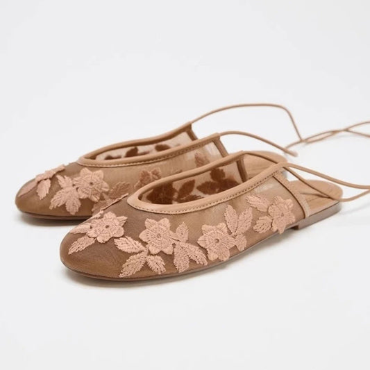 Sandalias planas con diseño de flores bordadas para mujer, zapatos informales con cordones de malla transpirable, elegantes y poco profundos
