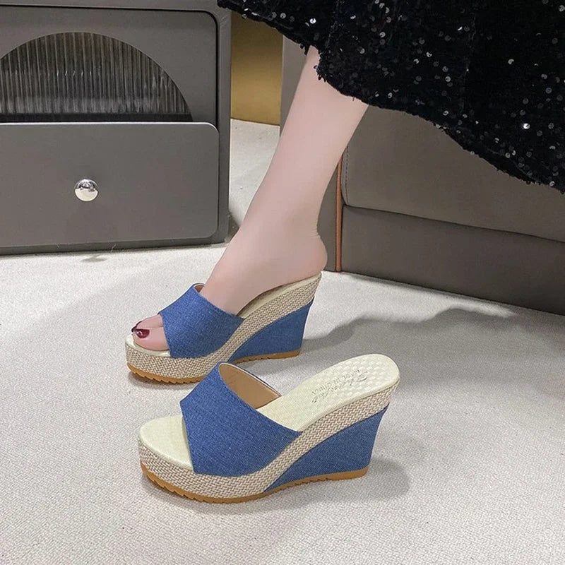 Zapatos de plataforma para mujer. Zapatos antideslizantes resistentes, casual y de moda. Nueva colección verano 2024