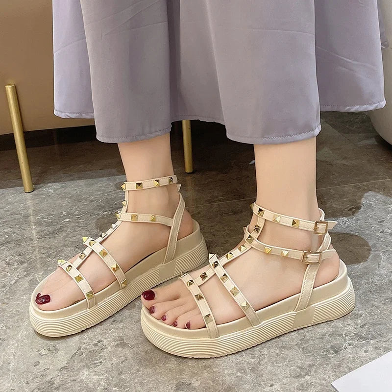 Zapatos de mujer en oferta 2024, sandalias de punta abierta de moda, remaches de verano, plataforma sólida para exteriores, zapatos casuales para mujer