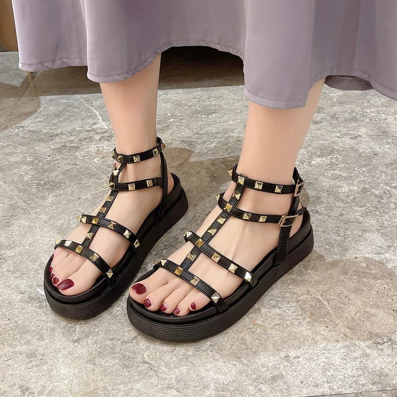 Zapatos de mujer en oferta 2024, sandalias de punta abierta de moda, remaches de verano, plataforma sólida para exteriores, zapatos casuales para mujer