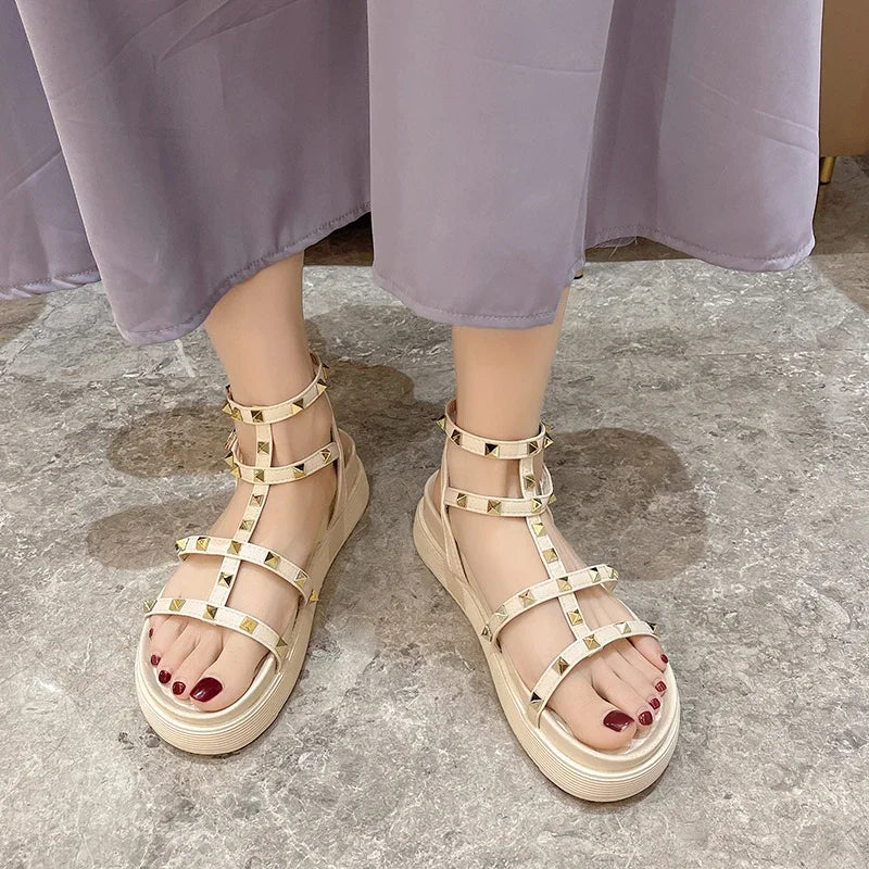 Zapatos de mujer en oferta 2024, sandalias de punta abierta de moda, remaches de verano, plataforma sólida para exteriores, zapatos casuales para mujer