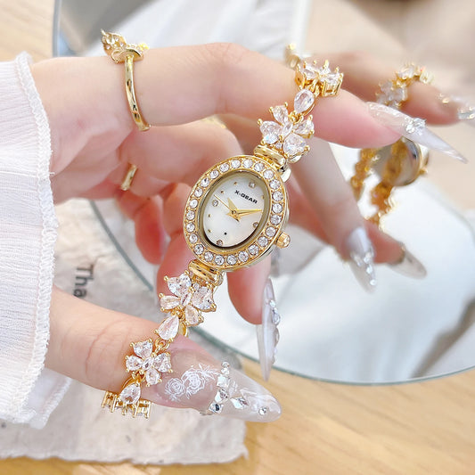 Reloj de cuarzo para mujer 2025: elegante y delicado brazalete con correa de mariposa, esfera de nácar y lujosos diamantes de imitación.